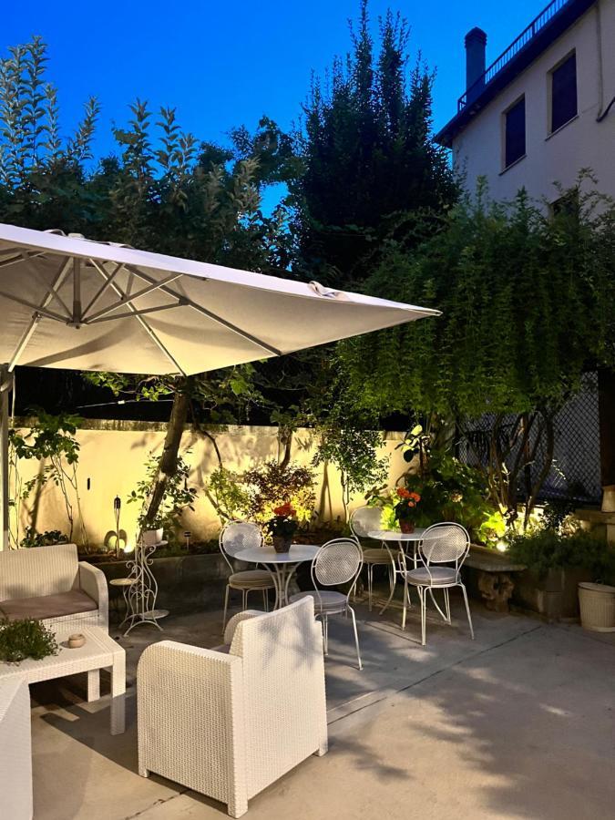 Residenza Elisa Bed & Breakfast Desenzano del Garda Exterior photo