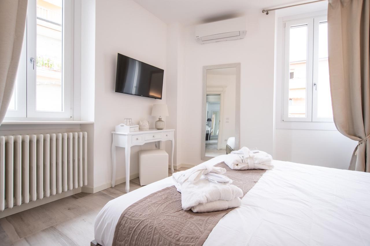 Residenza Elisa Bed & Breakfast Desenzano del Garda Exterior photo