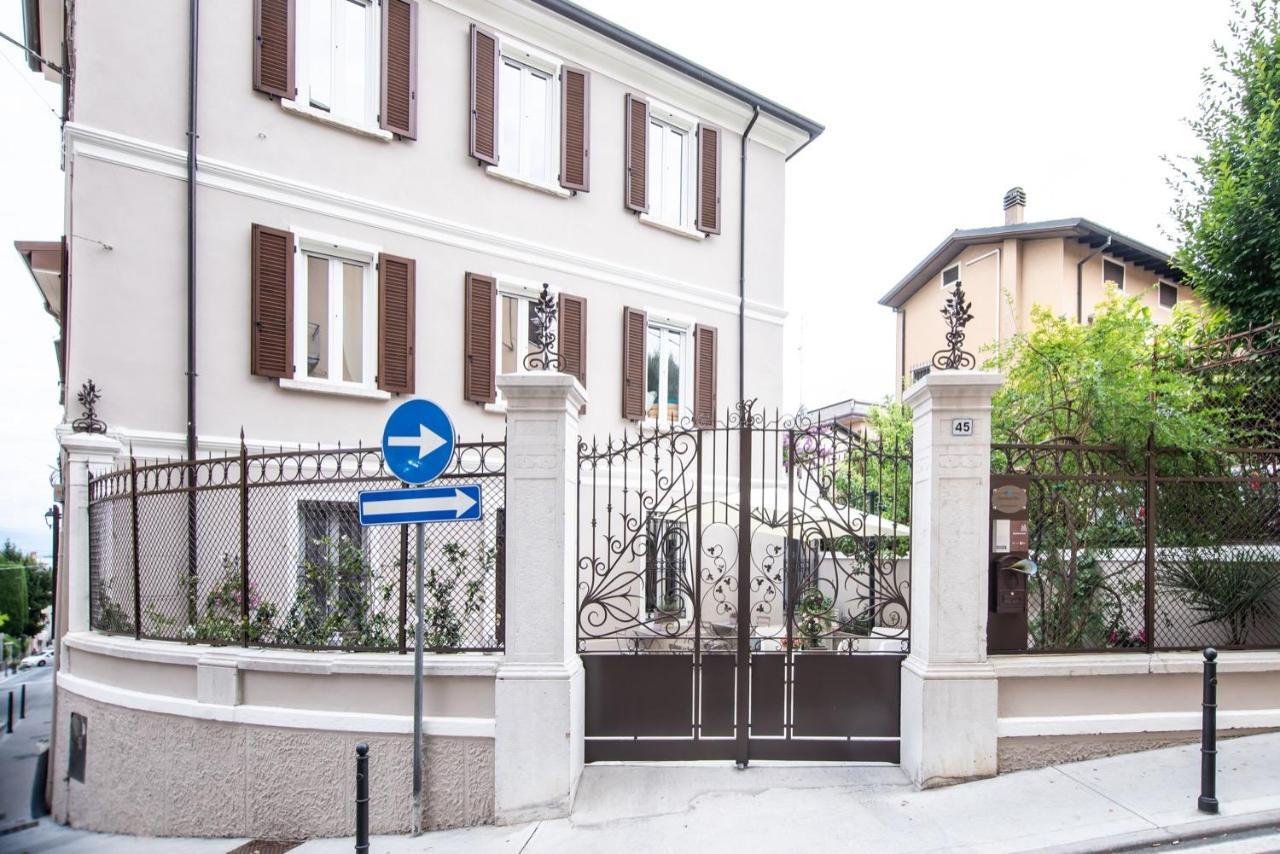 Residenza Elisa Bed & Breakfast Desenzano del Garda Exterior photo